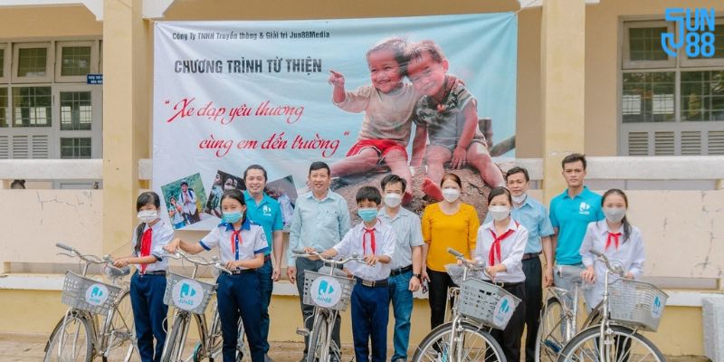 Jun88 hành trình từ thiện mang tên "xe đạp yêu thương"